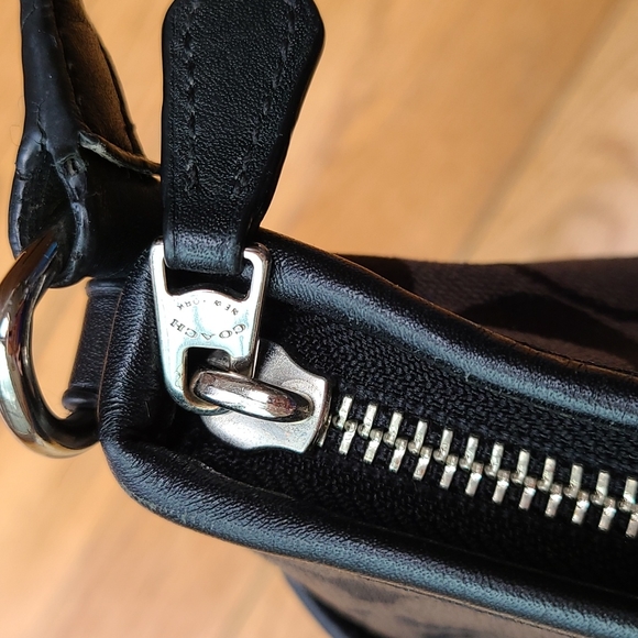 Coach Signature Logo File Crossbody - Picture 6 of 12